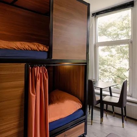 Recharge Hostal Róterdam